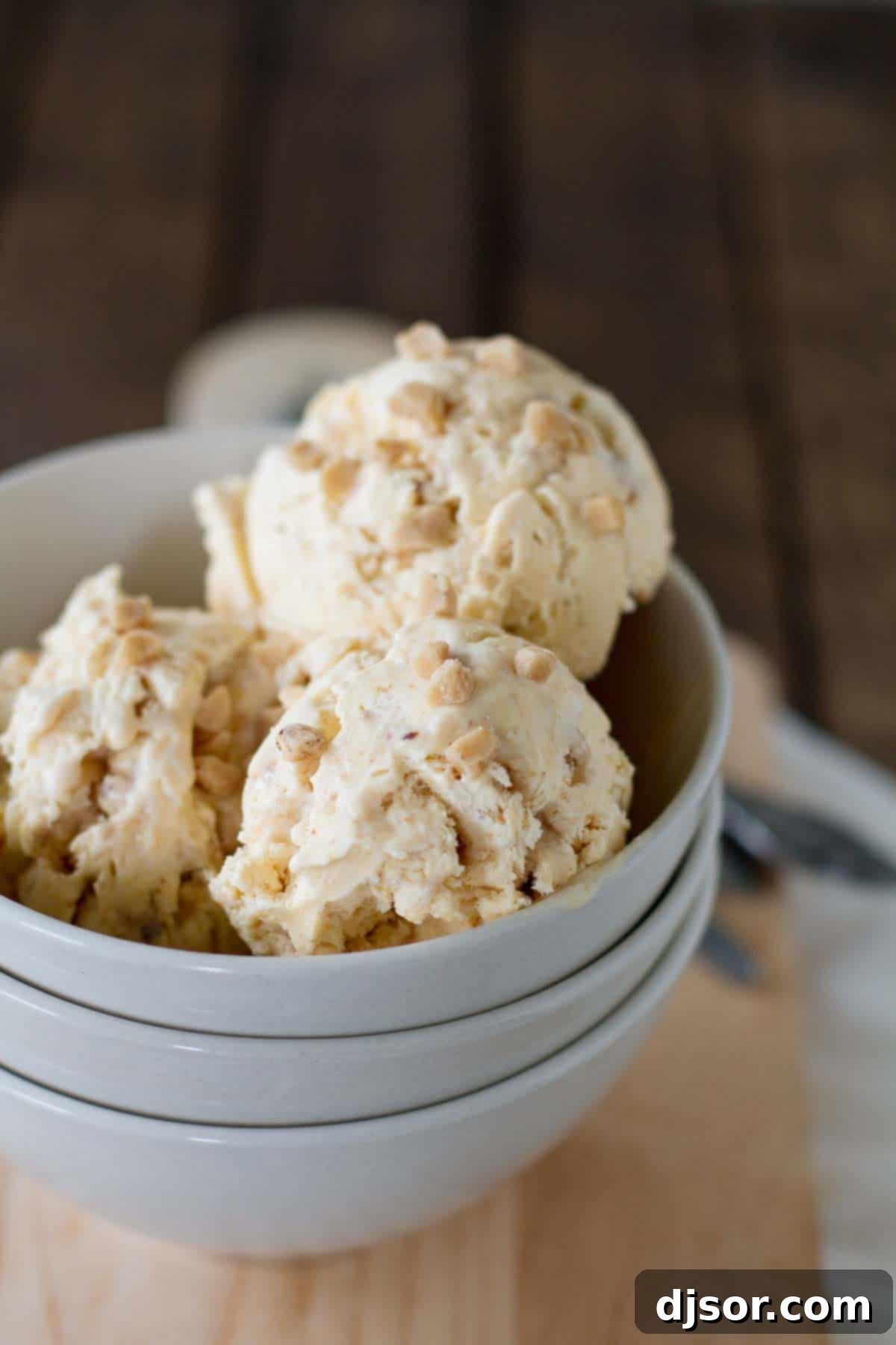 Spiced Pumpkin Toffee Crunch Ice Cream 1 featured 12301