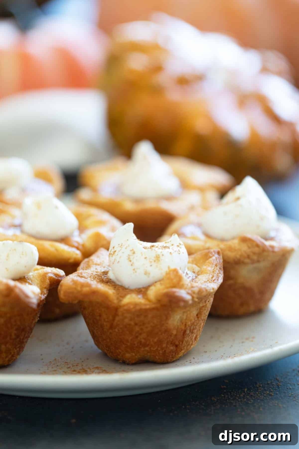 Mini Pumpkin Crescent Pies 1 featured 12767