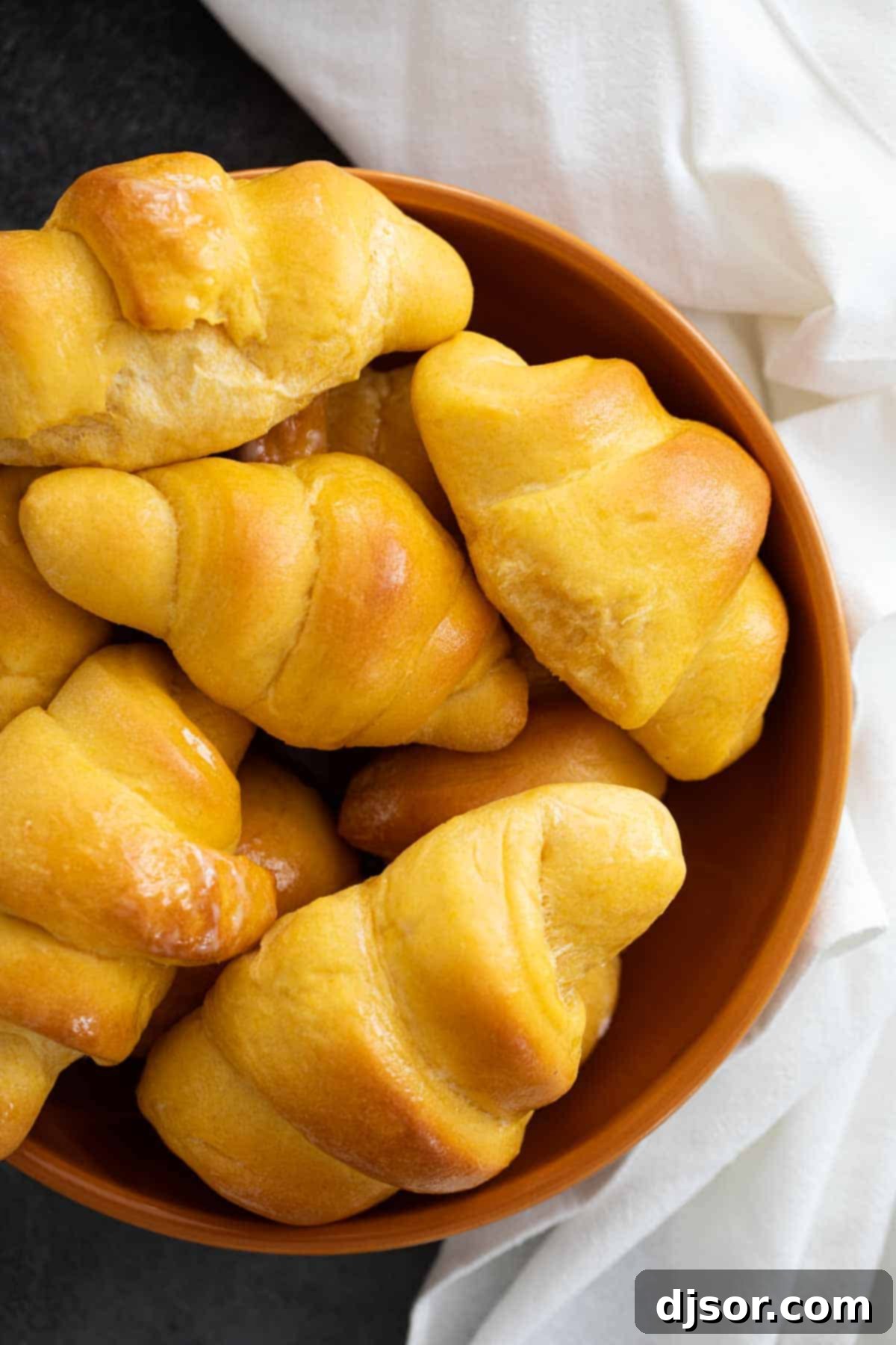 Fluffy Sweet Potato Buttermilk Crescents 1 featured 15176