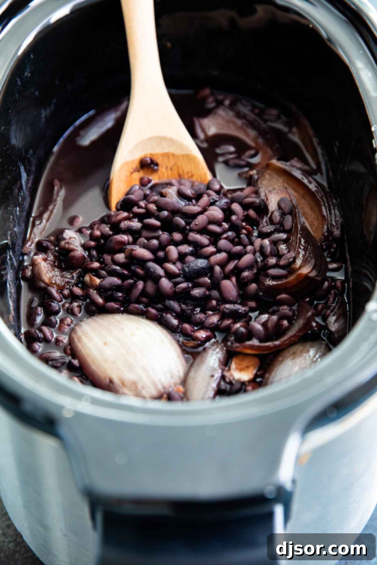 Slow Cooked Black Beans 1 featured 15399