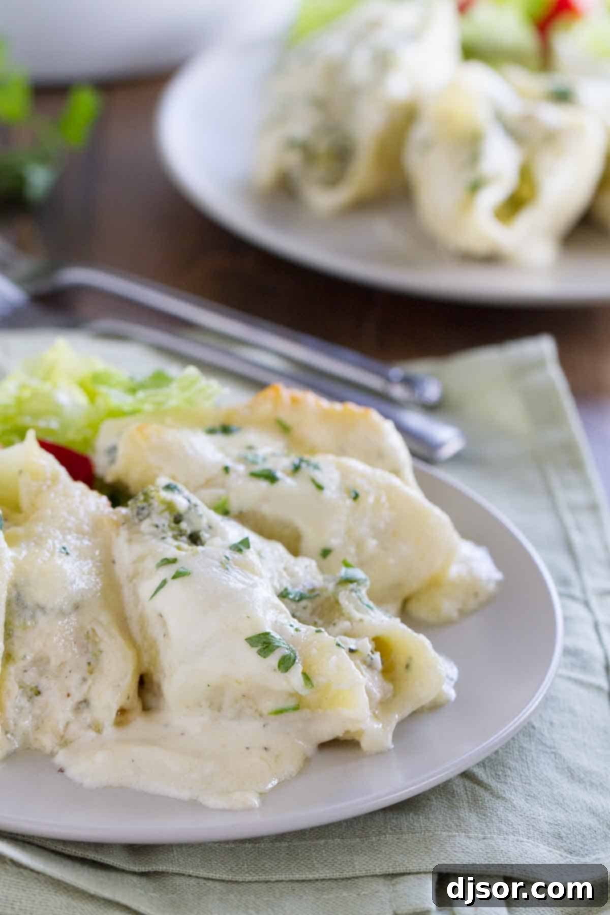 Creamy Chicken Alfredo Shells Bake 1 featured 19602