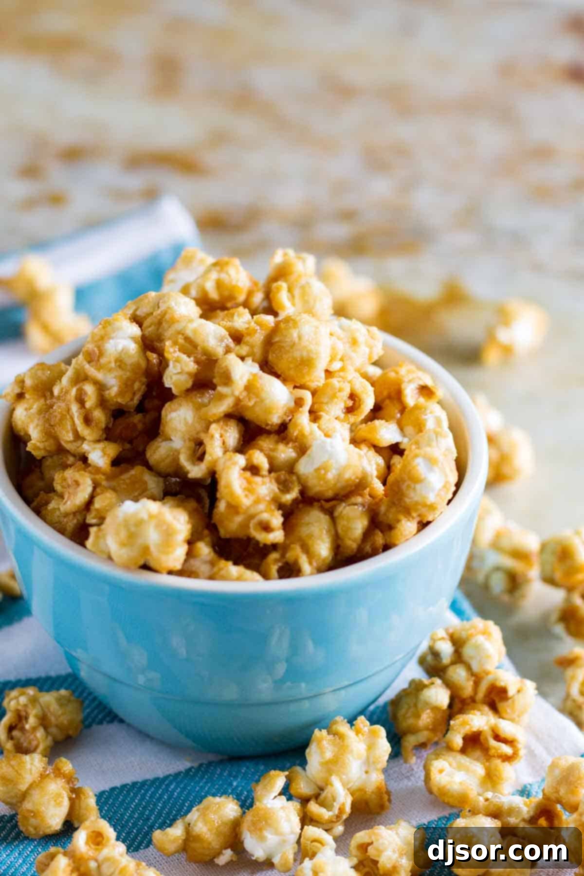 Golden Caramel Crunch Popcorn 1 featured 387