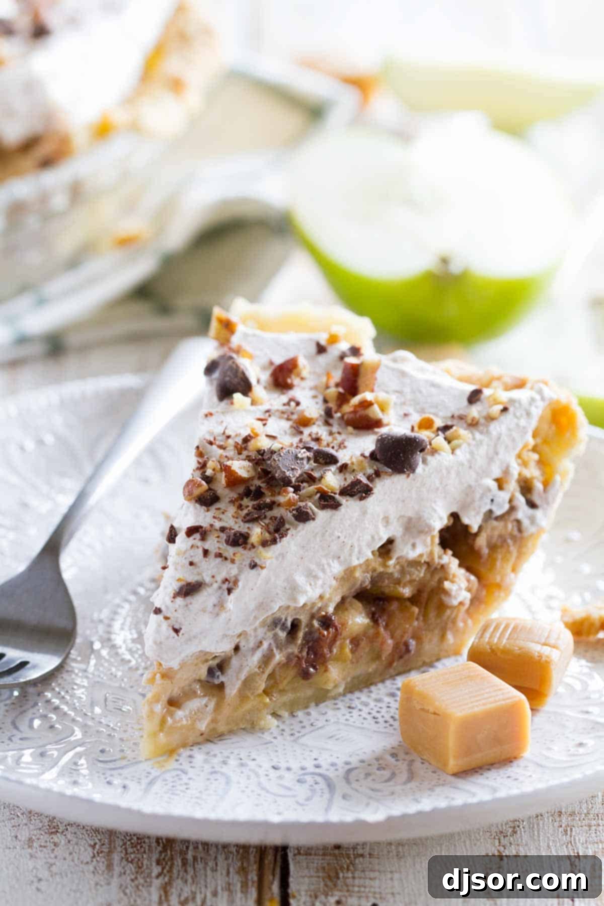 Taffy Apple Pie with a Cheesecake Twist 1 featured 602