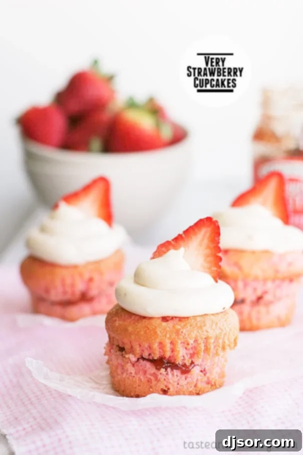 Strawberry Burst Cupcakes 1 featured 6724