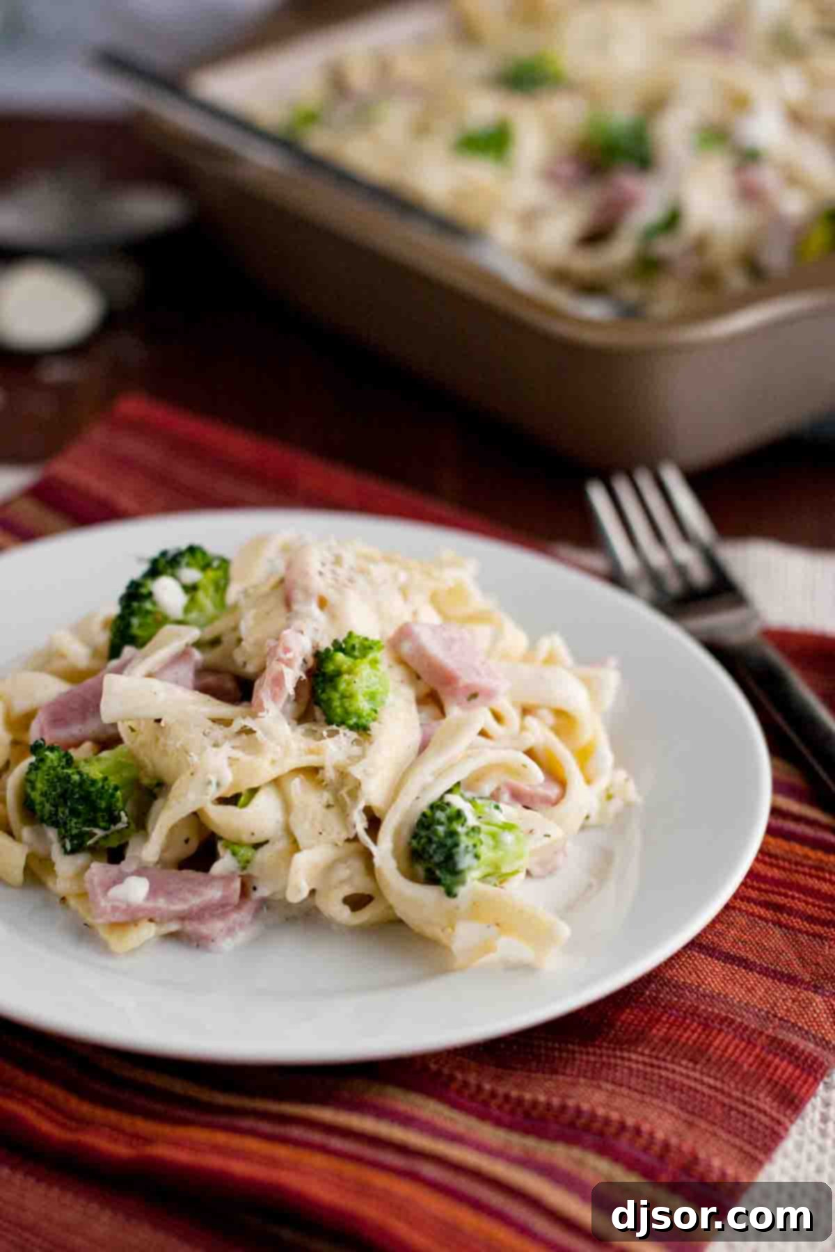 Creamy Ham and Broccoli Pasta Bake 1 featured 7537