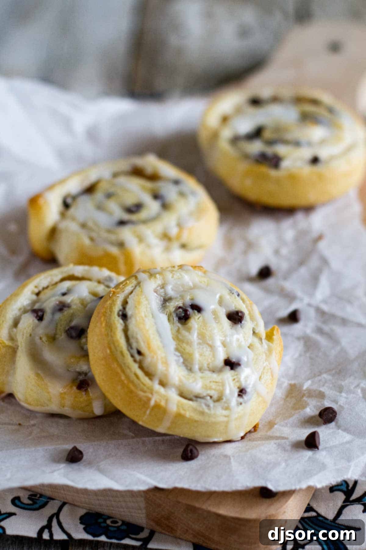 Flaky Chocolate Chip Crescent Cookies 6 Cookies made from crescent rolls, filled with cream cheese and chocolate chips.