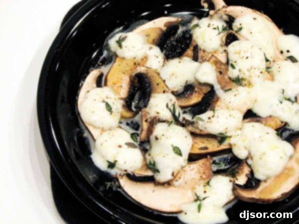 Sliced Mushrooms with Melted Mozzarella and Thyme - A delicious and easy appetizer recipe